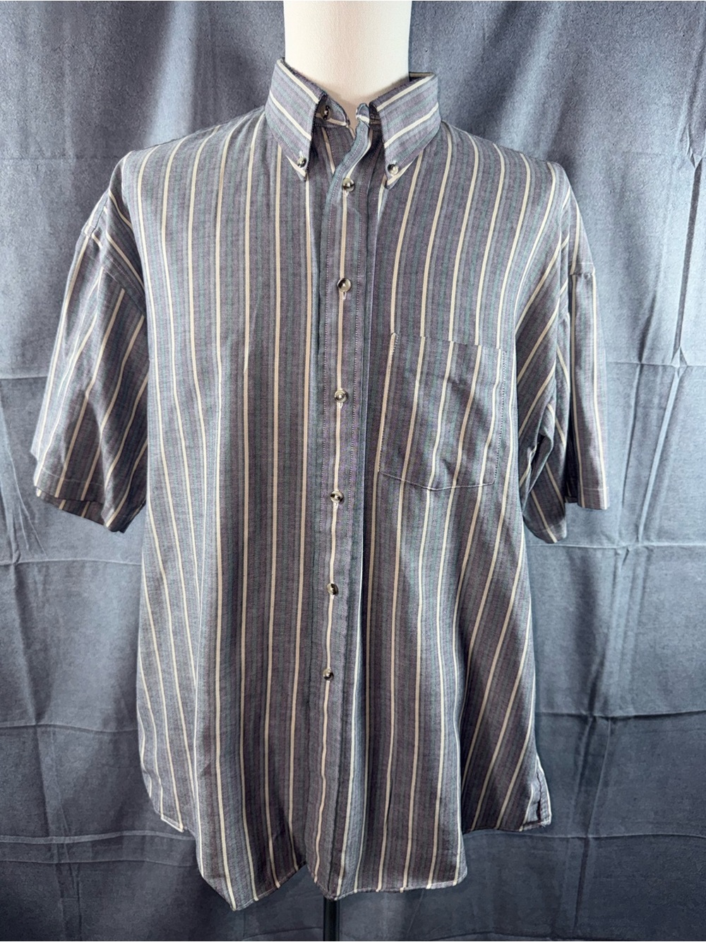 3023-Men's Short-Sleeve Button-Down Shirt in Navy Multi-Stripe